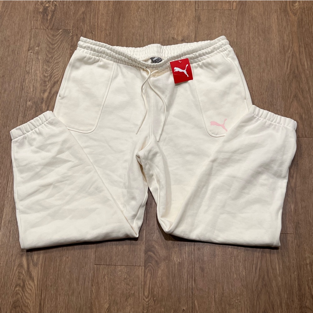 PUMA logo saeatpants